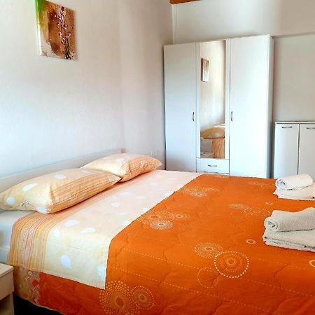 Apartments Hodanic Крк Екстер'єр фото