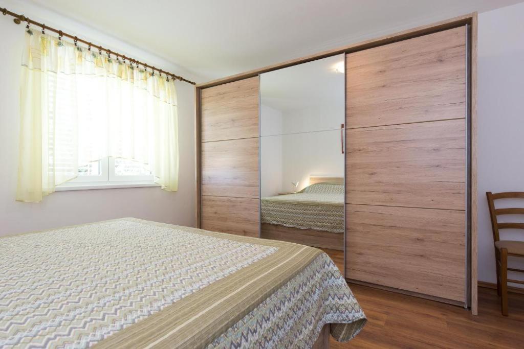 Apartments Hodanic Крк Екстер'єр фото