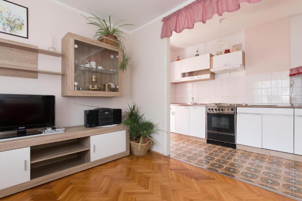 Apartments Hodanic Крк Екстер'єр фото