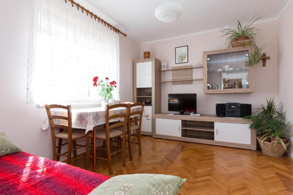 Apartments Hodanic Крк Екстер'єр фото