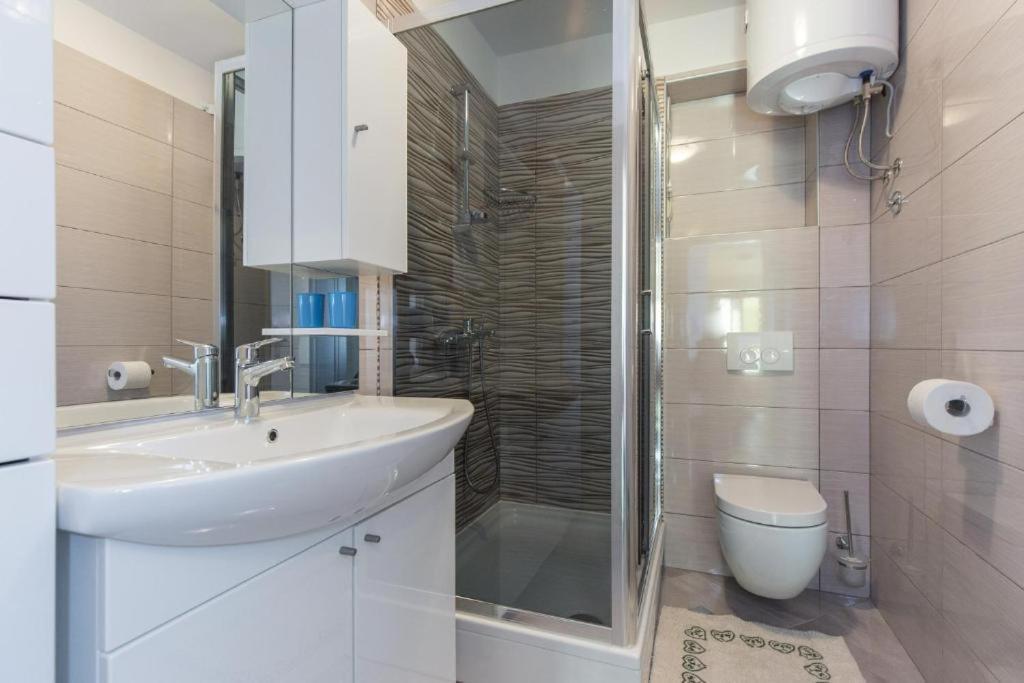 Apartments Hodanic Крк Екстер'єр фото