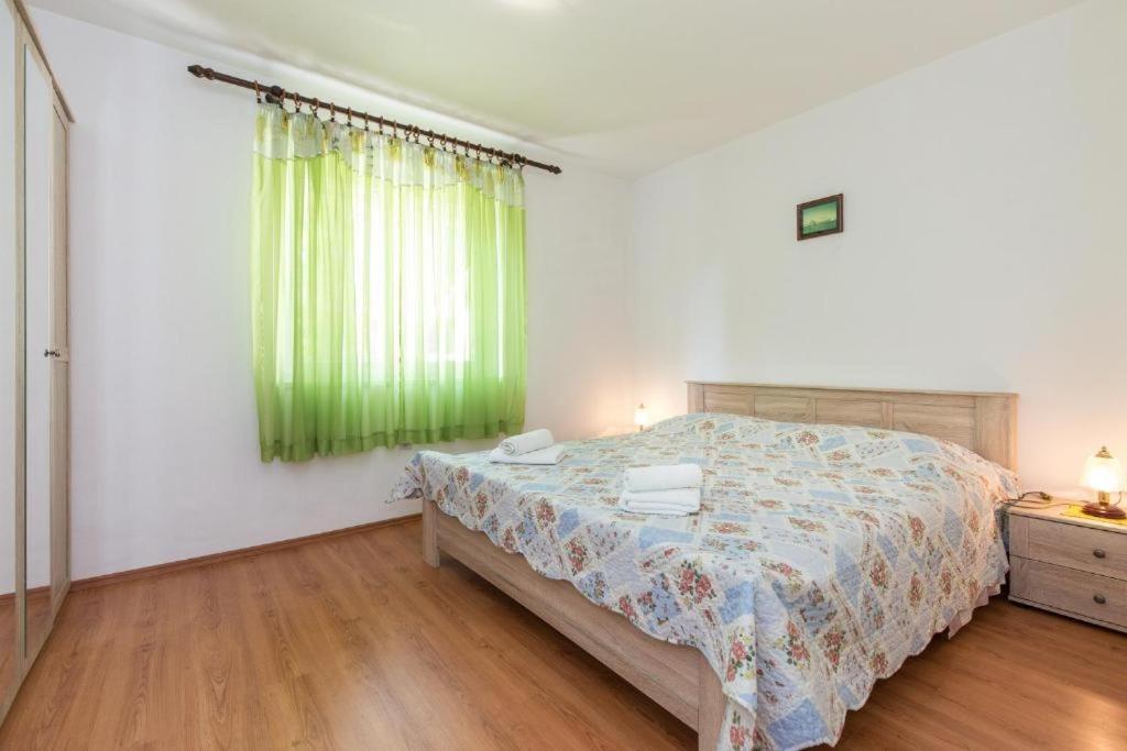 Apartments Hodanic Крк Екстер'єр фото