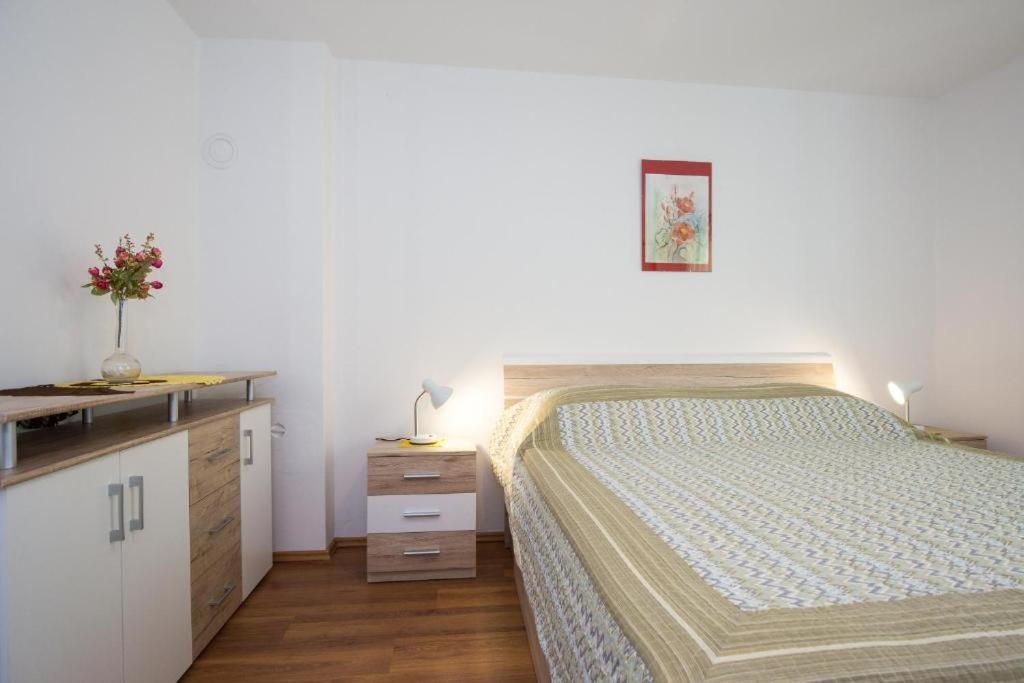 Apartments Hodanic Крк Екстер'єр фото